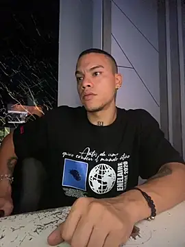 Snapshot of Osiiriis chatting on March 2025 06:16:02 AM Osiiriis online show from March 2025 06:16:02 AM