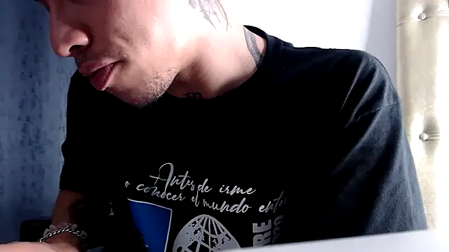 Snapshot of Osiiriis chatting on March 2025 04:58:01 AM Osiiriis online show from March 2025 04:58:01 AM