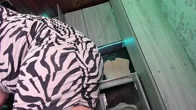 LaureenHills online show from October 2025 04:26:01 AM