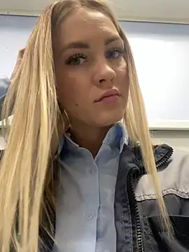 DreamGirl-777 online show from December 2024 04:45:02 AM