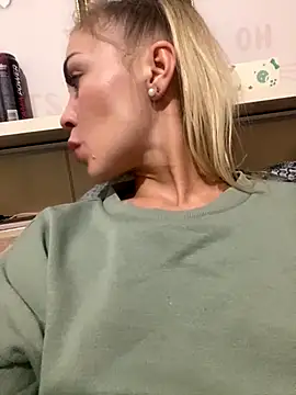 DreamGirl-777 online show from October 2025 01:14:01 PM