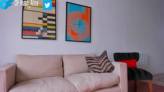 Snapshot of AliceSnowCatt chatting on January 2025 08:33:01 PM AliceSnowCatt online show from January 2025 08:33:01 PM