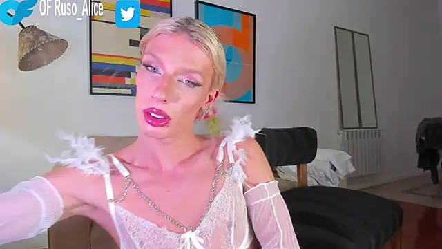 Snapshot of AliceSnowCatt chatting on January 2025 02:57:02 AM AliceSnowCatt online show from January 2025 02:57:02 AM