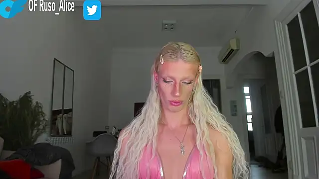 Snapshot of AliceSnowCatt chatting on February 2025 11:02:01 PM AliceSnowCatt online show from February 2025 11:02:01 PM