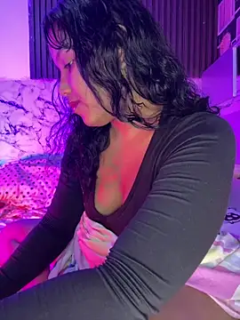 Snapshot of Loaysi chatting on December 2024 02:27:01 PM Loaysi online show from December 2024 02:27:01 PM