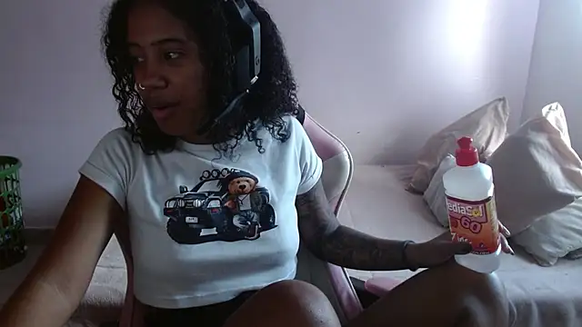 TiffanyRoouse online show from December 2024 08:58:02 PM