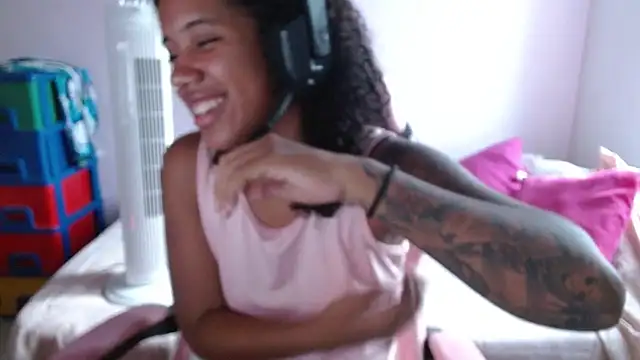 TiffanyRoouse online show from January 2025 10:39:01 PM