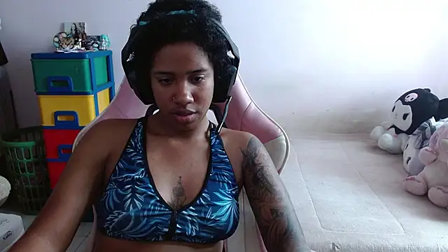 TiffanyRoouse online show from November 2025 05:48:02 PM