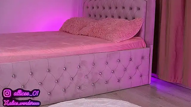 VanessaSimon online show from September 2025 06:04:02 AM