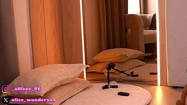 VanessaSimon online show from April 2026 07:45:01 AM