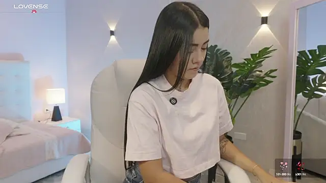 miagomezweb1 online show from September 2025 12:28:01 PM