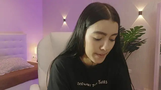 miagomezweb1 online show from November 2025 12:49:01 PM