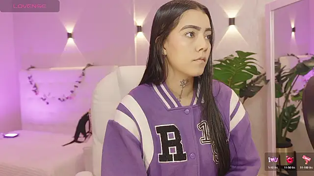 miagomezweb1 online show from January 2026 12:20:01 PM