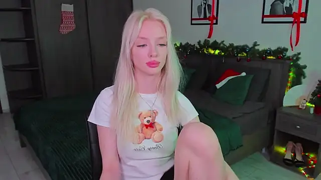 AleksaBlonde online show from December 2024 02:43:02 PM