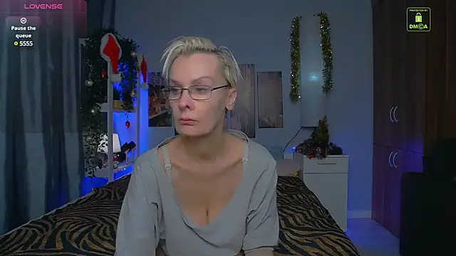 HelgaHimmell online show from December 2024 04:08:02 PM