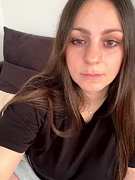 Snapshot of Loella-Rose chatting on December 2025 12:10:02 PM Loella-Rose online show from December 2025 12:10:02 PM