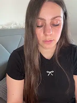 Snapshot of Loella-Rose chatting on December 2025 01:18:02 PM Loella-Rose online show from December 2025 01:18:02 PM