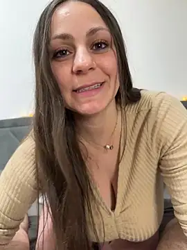 Snapshot of Loella-Rose chatting on February 2026 12:22:02 AM Loella-Rose online show from February 2026 12:22:02 AM