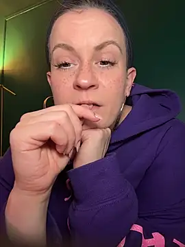 quinnmariexo online show from March 2026 09:21:02 PM