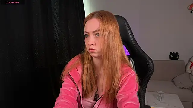 LinaWitch online show from September 2025 11:04:02 AM