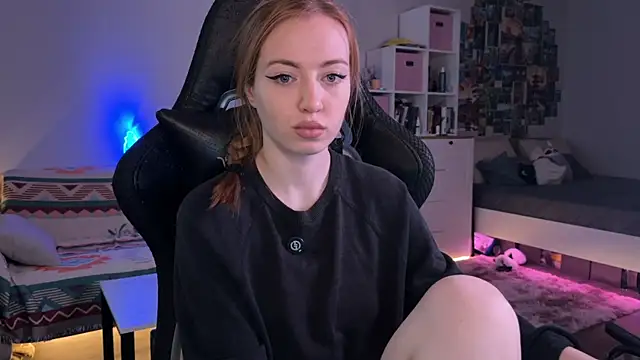 LinaWitch online show from October 2025 08:26:01 AM