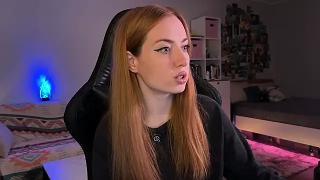 LinaWitch online show from October 2025 11:54:02 AM