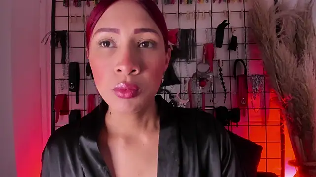 charrlotte quinn online show from October 2025 02:51:02 PM