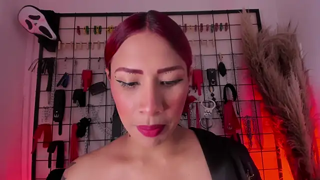 charrlotte quinn online show from November 2025 03:01:01 PM