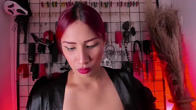 charrlotte quinn online show from November 2025 03:00:02 PM