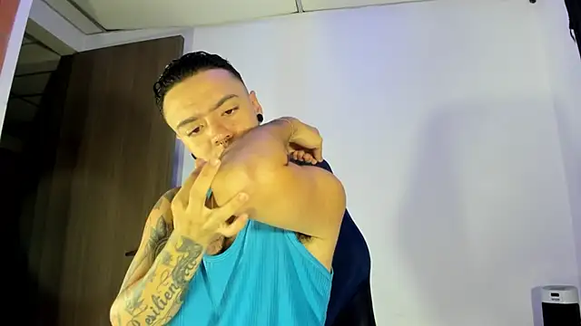 Snapshot of male_pussy chatting on December 2024 01:58:01 AM male pussy online show from December 2024 01:58:01 AM