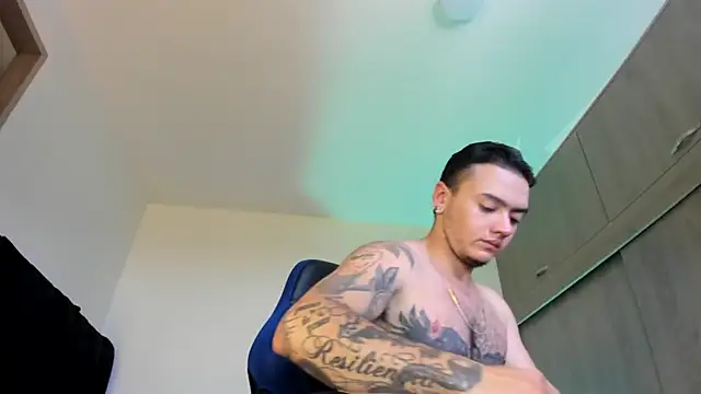 Snapshot of male_pussy chatting on September 2025 03:48:01 PM male pussy online show from September 2025 03:48:01 PM