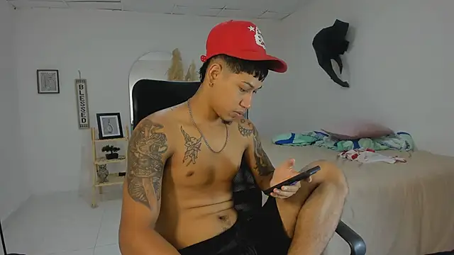 Snapshot of slim_master12 chatting on March 2026 01:02:01 PM slim master12 online show from March 2026 01:02:01 PM