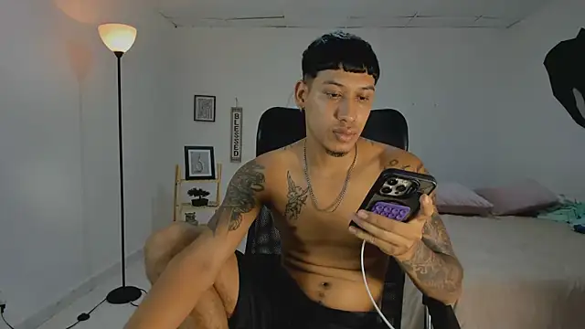 Snapshot of slim_master12 chatting on March 2026 09:21:01 PM slim master12 online show from March 2026 09:21:01 PM