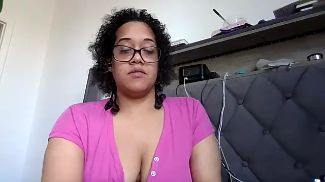 Snapshot of Ladycinnabon1 chatting on November 2025 06:10:01 PM Ladycinnabon1 online show from November 2025 06:10:01 PM