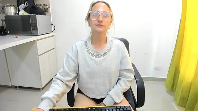 Adele johnsonn1 online show from March 2025 05:50:02 PM