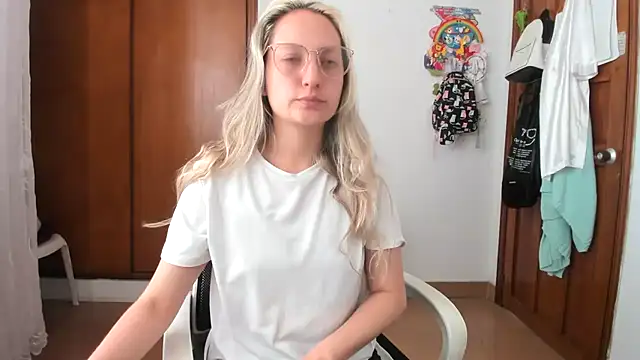 Adele johnsonn1 online show from November 2025 03:45:01 PM