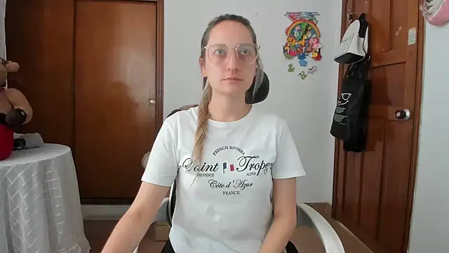 Snapshot of Adele_johnsonn1 chatting on June 2026 02:49:01 PM Adele johnsonn1 online show from June 2026 02:49:01 PM