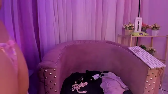 Snapshot of MelodySweett chatting on November 2025 03:08:02 AM MelodySweett online show from November 2025 03:08:02 AM