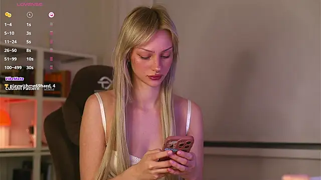 BabeHolly online show from October 2025 09:35:02 PM