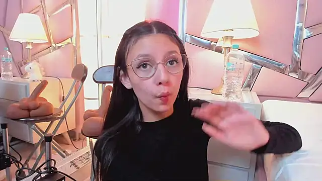 Bonniepark online show from March 2025 12:01:02 PM