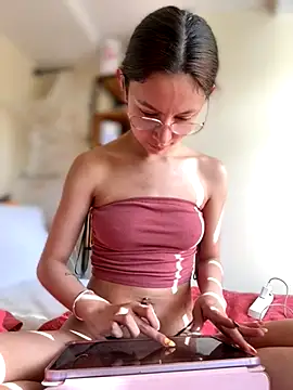 Bonniepark online show from November 2025 12:26:01 PM