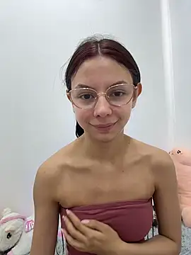 Bonniepark online show from December 2025 05:07:02 PM