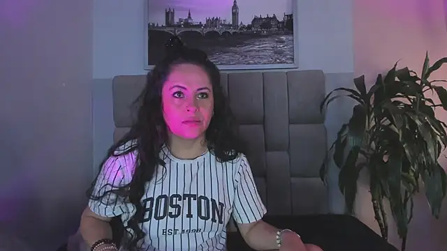 Snapshot of hanny_milf chatting on September 2025 12:27:02 PM hanny milf online show from September 2025 12:27:02 PM