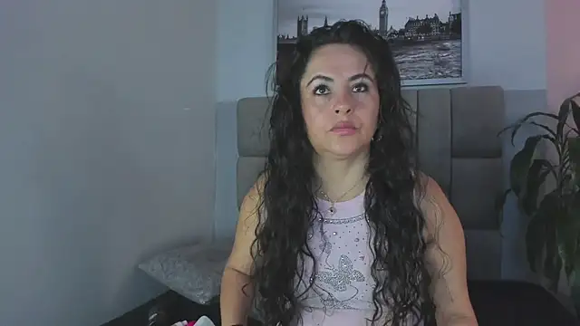 Snapshot of hanny_milf chatting on September 2025 12:26:01 PM hanny milf online show from September 2025 12:26:01 PM