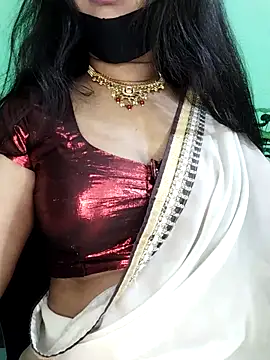 Idhika Paul online show from February 2026 12:19:02 AM