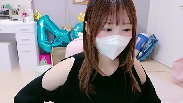 Yui-Ch online show from November 2025 12:07:01 PM