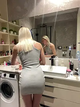 LuisaBecker online show from February 2025 04:21:01 PM