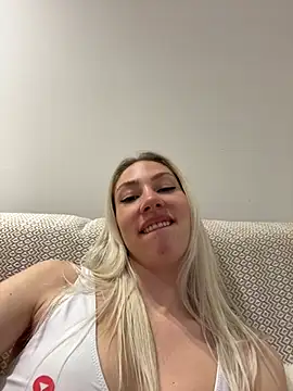 LuisaBecker online show from February 2025 09:12:01 PM