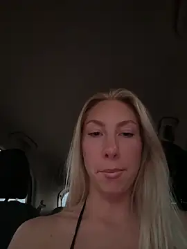 LuisaBecker online show from September 2025 04:07:01 PM