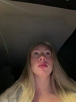 Snapshot of LuisaBecker chatting on February 2026 08:18:01 PM LuisaBecker online show from February 2026 08:18:01 PM